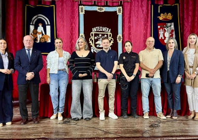 El Ayuntamiento de Antequera promueve una mesa redonda sobre empleo juvenil y equidad de género en el IES Pedro Espinosa